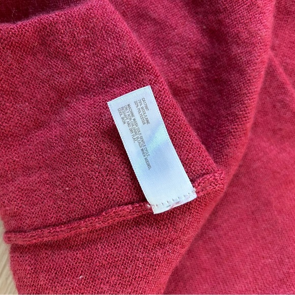 GAP Women’s size medium red crewneck sweatshirt 78% wool - Picture 3 of 5